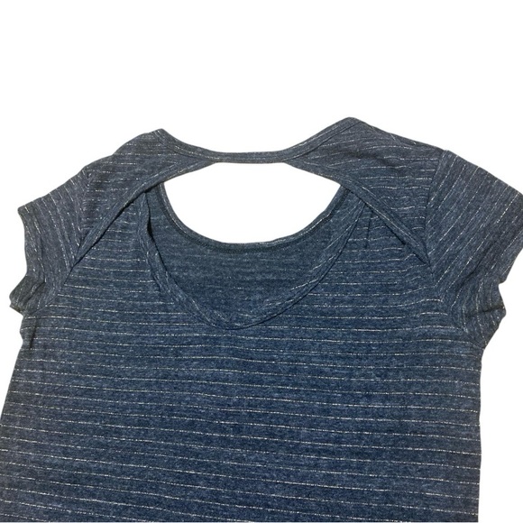 NFL Teen’s Apparel Size M 7/9 New Orleans Saints Short Sleeve T-Shirt Keyhole - Picture 4 of 7